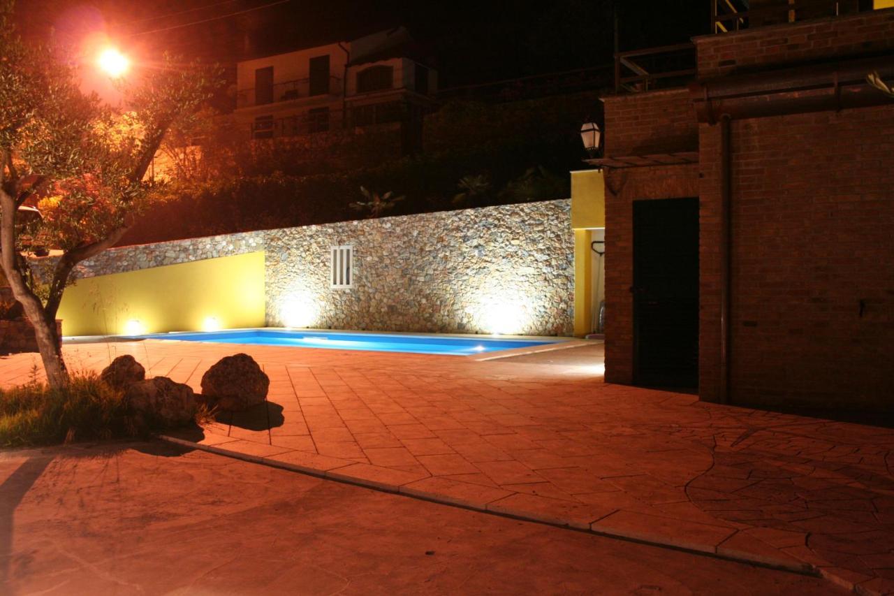 Rivierarent Villa Pina Magliolo Exterior foto